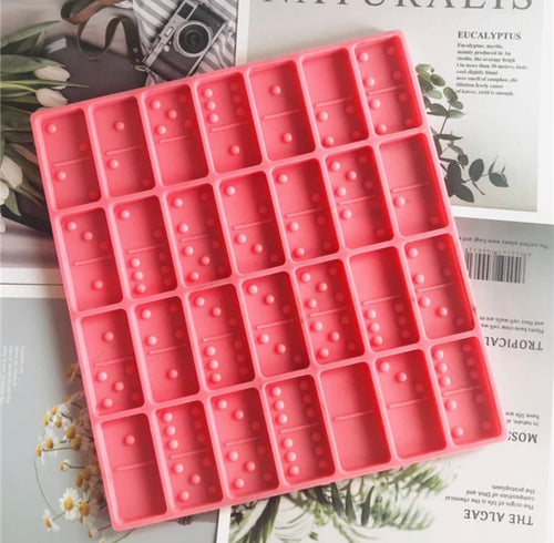 Domino mould